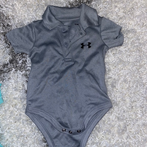 Under Armour 0-3 collared bodysuits - Picture 3 of 5